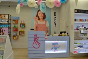 Изображение мебели для магазинов косметики 1