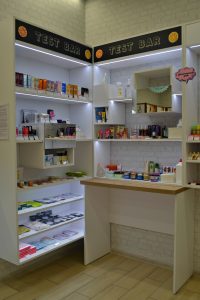 Изображение мебели для магазинов косметики 2