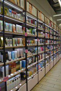 Изображение мебели для магазинов косметики 4