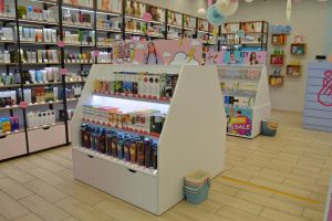 Изображение мебели для магазинов косметики 7