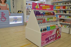 Изображение мебели для магазинов косметики 8