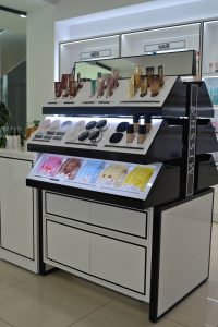 Изображение мебели для магазинов косметики 13