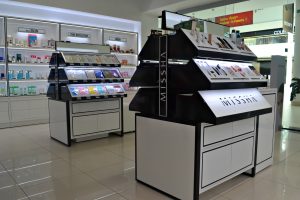 Изображение мебели для магазинов косметики 14