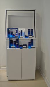 Изображение мебели для магазинов косметики 3