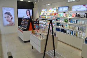 Изображение мебели для магазинов косметики 9